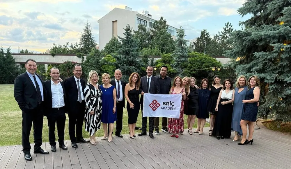 Mezuniyet balosu öncesi toplu fotoğraf